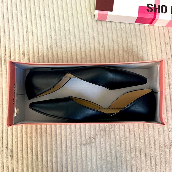 Black Pointed Toe d’Orsay Flats - Picture 4 of 6